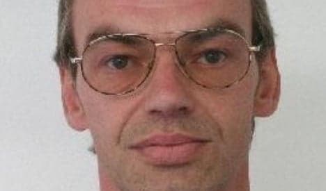 Police hunt sex offender who 'walked out of clinic'