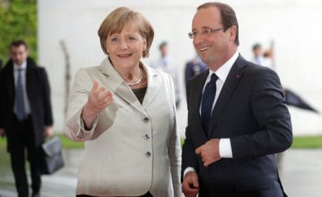 Hollande arrives in Berlin after lightning strike