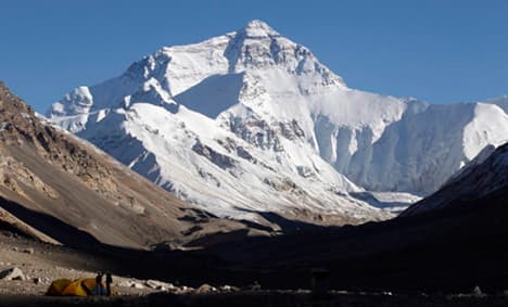 German doctor dies on Everest clean-up