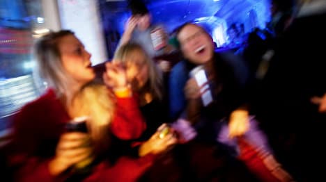 Teen boozing doesn't trigger alcoholism: study
