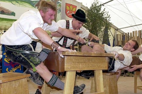 Bavarian machos gather for finger-pulling fest