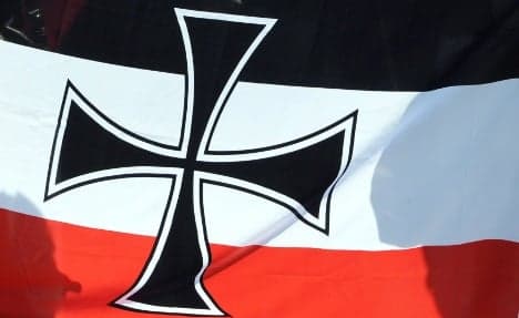 Neo-Nazi pepper sprays Polish WWII survivors