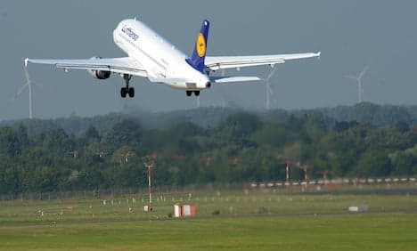 Lufthansa flights back on plan as talks start