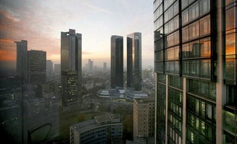 Deutsche Bank 'to cut thousands of jobs'