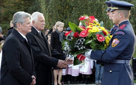 Gauck remembers Czech massacre victims
