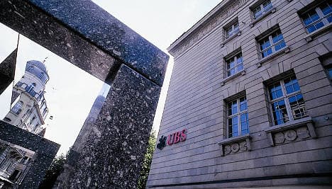 10,000 jobs at risk in UBS split: report