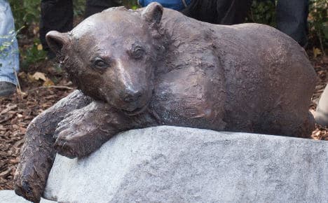 Knut the polar bear back at Berlin Zoo - in bronze