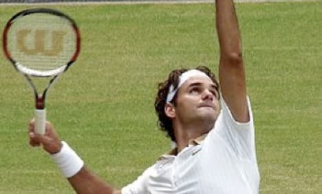 Federer win sets up showdown with Djokovic