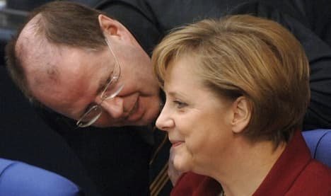 Steinbrück: Merkel gets 'women's bonus' in polls