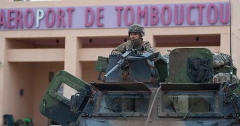 Troops patrol Timbuktu after hero's welcome