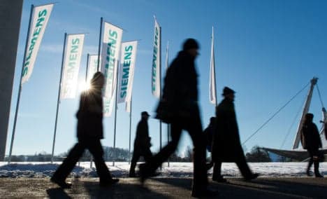 Siemens earnings and orders dip in first quarter