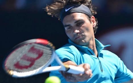 Federer breezes into Melbourne quarter-finals