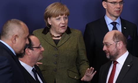 Merkel joins Cameron to push EU to trim budget