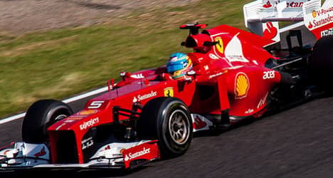 Alonso burns rubber in pre-season show down