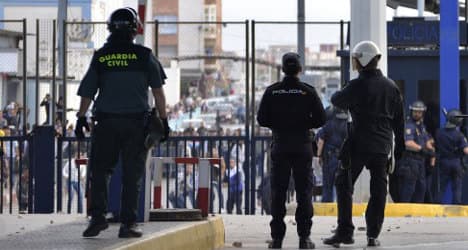 Migrants gatecrash Spanish city of Melilla
