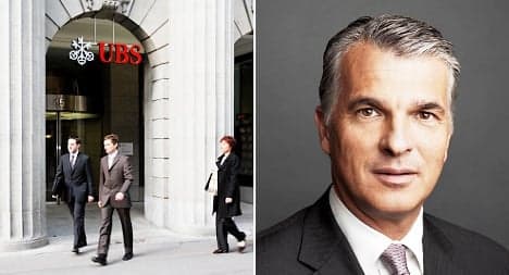 UBS reveals lofty bonuses despite losses