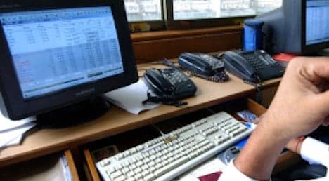 Geneva civil servants ordered to dust desks