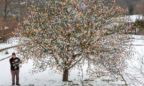 Pensioner decorates tree with 10,000 Easter eggs