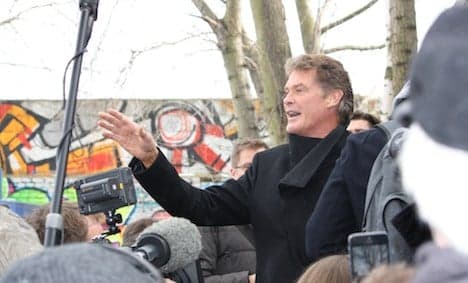 David Hasselhoff rallies support for Berlin Wall