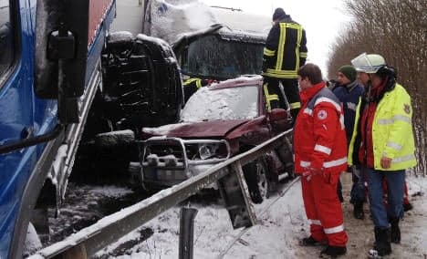 At least 20 hurt in 100-car autobahn pile-up