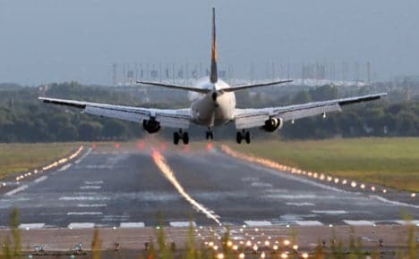 Damaged Lufthansa plane crosses Atlantic