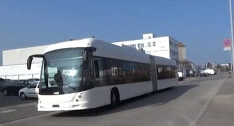 Geneva unveils wireless electric bus technology
