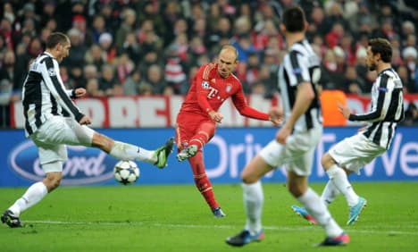 Bayern put a foot in Champion League semis