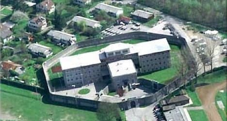 Vaud police capture two of five prison escapees