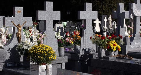 Metal tomb raiders ransack Seville cemetery