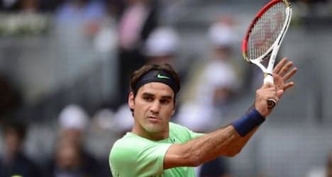 Federer makes winning return to court in Spain