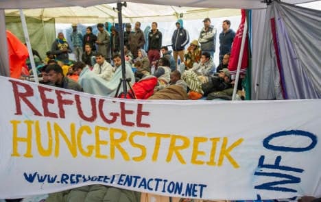 Minister: refugee hunger strike is blackmail