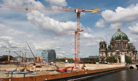 Berlin begins costly palace reconstruction