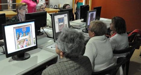 Internet connections hit elderly hurdle in Spain