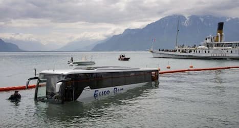 Police probe Lake Geneva bus sinking