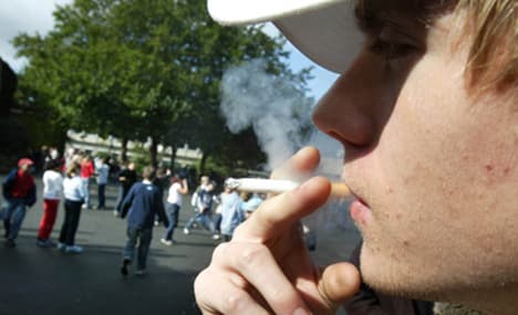 Young Germans stub out cigarettes
