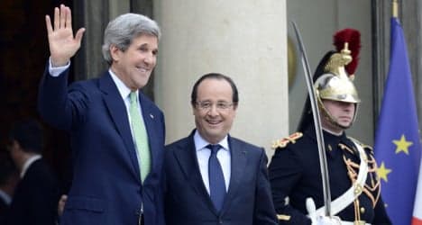 Hollande calls for EU united front on spying