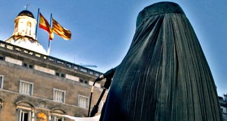 Catalonia lifts veil on 'burqa ban' plans