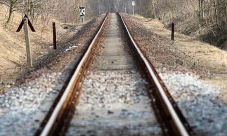 Police warn of deadly train track photo trend