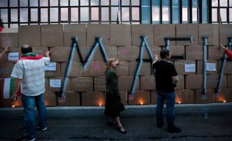 Bulgarian demo builds Berlin Wall in thanks