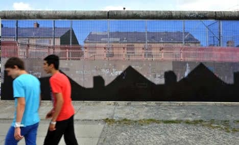Berlin wall hosts exhibit of world's barriers