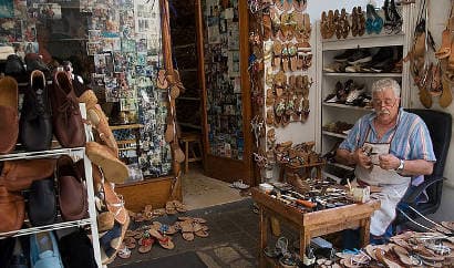 Aspiring shoemakers flock to Italian masters