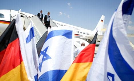 Foreign minister supports Israel talks