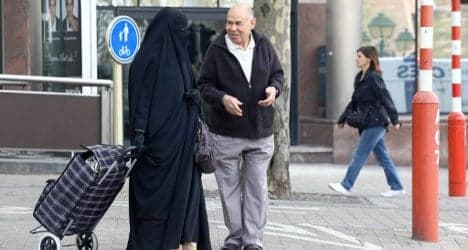 Catalan census links burqas with terror threat