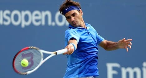 Federer eases into US Open third round