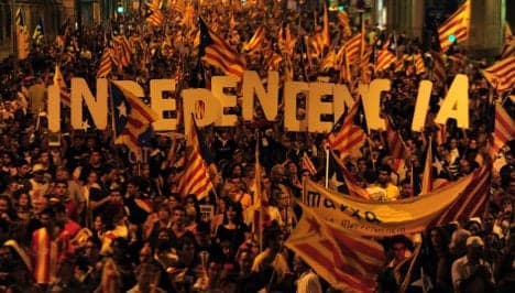 Catalans form human chain for independence