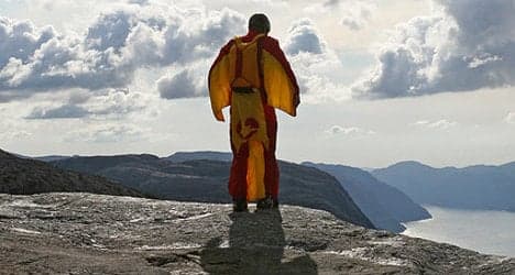 American wingsuit flyer dies in French Alps