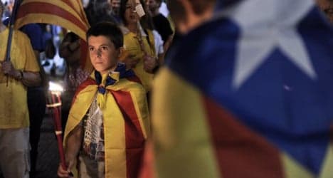 Catalan chain aims to break Spanish bonds