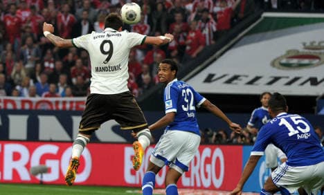 Bayern Munich close gap on rivals