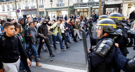 Pupils rally in Paris to fight deportations