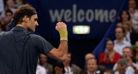 Federer advances to next round at Swiss Indoors